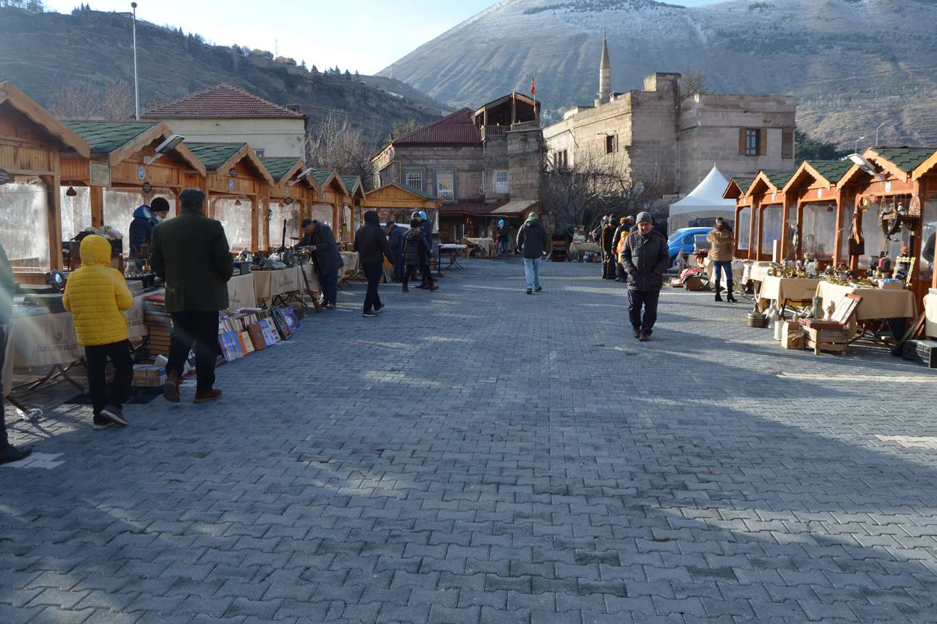 Talas’taki antika pazarı geleneği sürüyor Talas’taki antika pazarı geleneği sürüyor